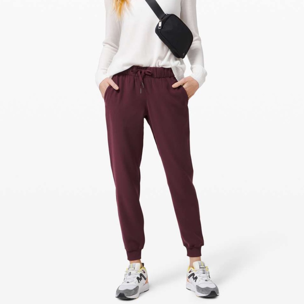 Black Lululemon On The Fly Woven Joggers